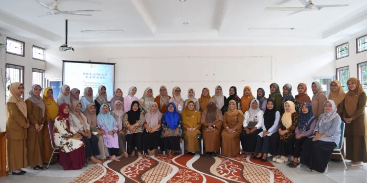 Dinas Kesehatan Kota Solok Bekali Kader Posyandu PMBA