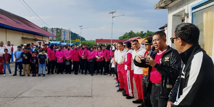 Sambut HUT Bhayangkara Ke-79, Polres Kepulauan Mentawai Gelar Jalan Santai