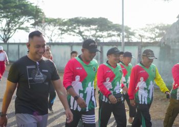 Bupati Solok dan Ketua TP-PKK Turut Memeriahkan Jalan Santai di GOR Batu Batupang Koto Baru