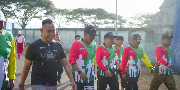 Bupati Solok dan Ketua TP-PKK Turut Memeriahkan Jalan Santai di GOR Batu Batupang Koto Baru