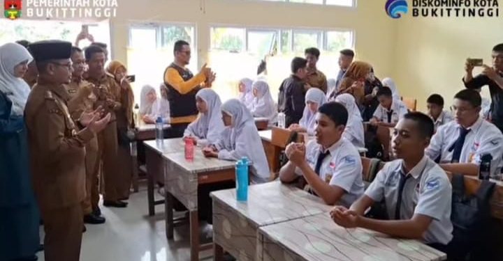 Wawako Bukittinggi Tinjau Langsung Program Makan Bergizi Gratis