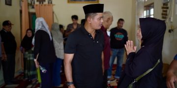 Bupati Solok Kunjungi dan Bawa Bantuan untuk Korban Tabrakan Mobil Damkar di Simpang 5 Laiang