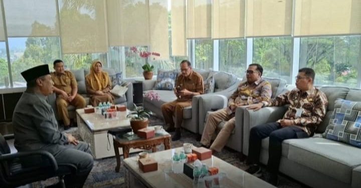 Wawako Marfendi Sambut Kunker Pemko Pekanbaru untuk Pelajari Sistem Tata Kelola Pemerintahan Bukittinggi