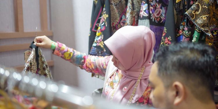 Ketua Dekranasda Kab. Solok Hadiri Puncak Peringatan HUT Dekranasda ke-45 Tahun 2025 di Samarinda