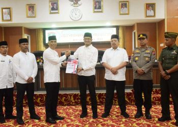 Bupati Solok diwakili Sekretaris Daerah Hadiri Rapat Paripurna DPRD Terkait Penyampaian Nota Penjelasan Bupati Solok Terhadap Ranperda Perubahan Tahun Anggaran 2025