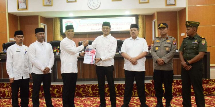 Bupati Solok diwakili Sekretaris Daerah Hadiri Rapat Paripurna DPRD Terkait Penyampaian Nota Penjelasan Bupati Solok Terhadap Ranperda Perubahan Tahun Anggaran 2025