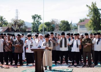 Diterpa Musim Panas Berkepanjangan, Wako-Wawako Solok bersama Warga Kota Solok Lakukan Sholat Istisqa