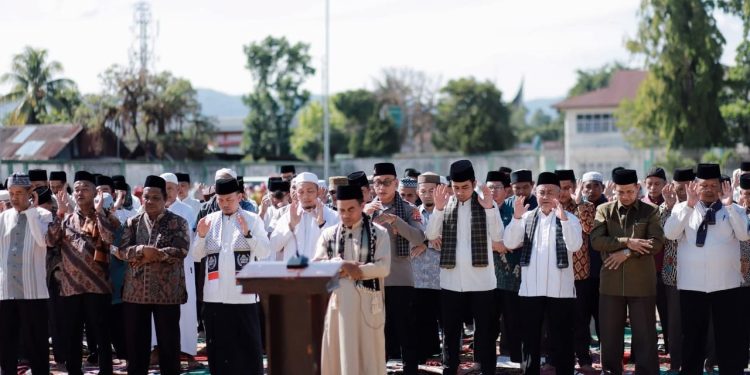 Diterpa Musim Panas Berkepanjangan, Wako-Wawako Solok bersama Warga Kota Solok Lakukan Sholat Istisqa