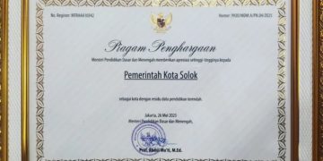 Kota Solok Raih Penghargaan Kota Dengan Residu Data Pendidikan Terendah Nomor 3 di Indonesia