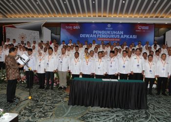 Mendagri Tito Karnavian Lantik Bupati Solok Jon Firman Pandu sebagai Wakil Ketua Umum APKASI