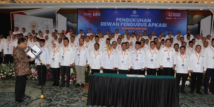 Mendagri Tito Karnavian Lantik Bupati Solok Jon Firman Pandu sebagai Wakil Ketua Umum APKASI