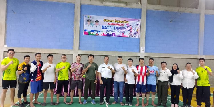 Mewakili Bupati, Lahmuddhin Siregar buka Turnamen Bulutangkis Bupati Cup 2025