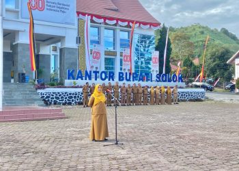 Teta Midra Pimpin Apel Pagi Pemkab Solok