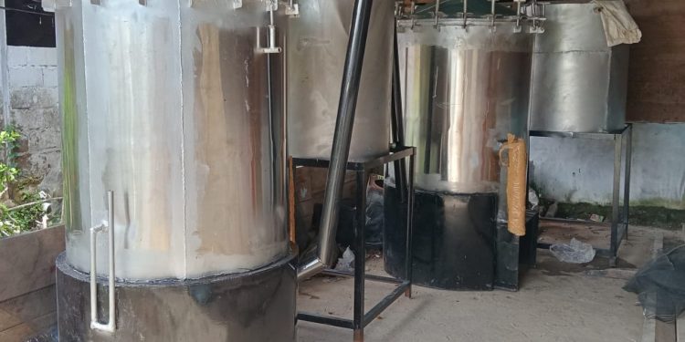 Dua Dusun di Goiso’oinan Terima Bantuan  Dua Unit Sulingan Nilam dari Pemdes Goiso’oinan