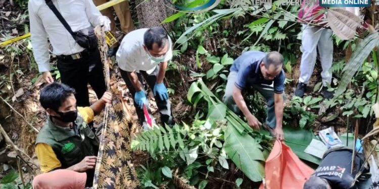 Tim Identifikasi Satreskrim Polres Sijunjung Gerak Cepat Tangani Penemuan Mayat di Sumpur Kudus