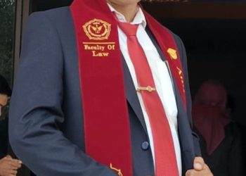 Billy Guntala Raih Gelar Sarjana Hukum di Usia Yang Mulai Menapak Senja