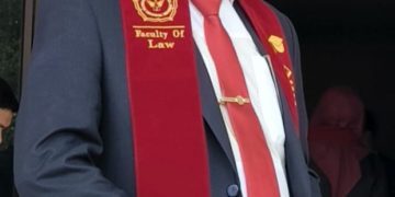 Billy Guntala Raih Gelar Sarjana Hukum di Usia Yang Mulai Menapak Senja