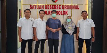 Masuk Tahap II, Unit Tipidkor Polres Solok Serahkan Tersangka Kasus Korupsi Dana Nagari Kampung Batu Dalam ke Kantor Kejaksaan  Negeri Solok