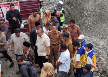 Bupati Solok dan Wakil Ketua Komisi VI DPRRI Tinjau Pembangunan Jalan Nasional di Air Dingin