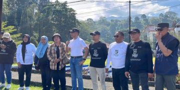 Pelepasan Touring Jeep, Offroad Mobil Tua di Tugu Ayam Arosuka Berlangsung Meriah 