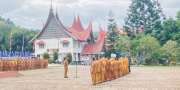 Pimpin Apel Pagi, Sekda Medison Ingatkan Kedisiplinan dan Konsistensi dalam Melayani Masyarakat