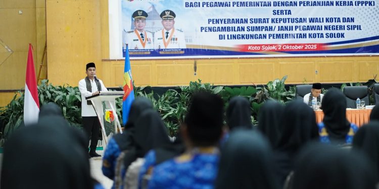 Walikota Solok Ambil Sumpah Janji PNS Serta Lantik PPPK di Lingkup Pemko Solok