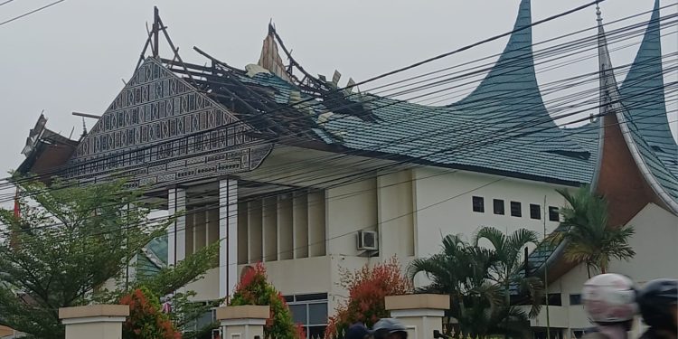 Sebanyak 46 KK Terdampak Akibat Angin Puting Beliung yang Melanda Kota Solok