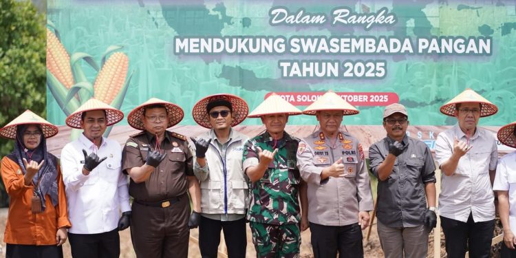 Walikota Ramadhani Hadiri Penanaman Jagung Serentak Yang Dipimpin Kapolda Sumbar