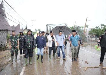 Bupati Jon Firman Pandu Tinjau Lokasi Terdampak Banjir di Saniang Baka