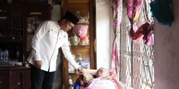 Bupati Solok Serahkan Bantuan Sosial untuk Masyarakat Pantai Cermin