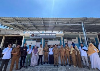 Wakili Bupati, Sekda Medison Hadiri Penyerahan MBG Perdana SPPG  Huller Mama di SMP Negeri 2 Gunung Talang