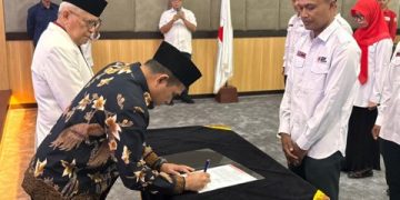 Ketua PMI Sumatera Barat Lantik dan Kukuhkan Dewan Kehormatan PMI Kabupaten Solok Masa Bakti 2025–2030