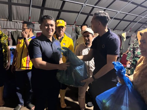 Tinjau Lokasi Bencana Solok, Zigo Rolanda Serahkan Bantuan