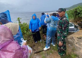 Pemkab Solok dan BGN Salurkan Ribuan Paket Makanan untuk Warga Terdampak Banjir di Solok