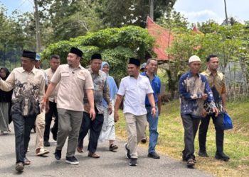 Anggota DPR RI Rahmat Saleh Serahkan Bibit Unggul Bersertifikat di Paninggahan