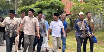 Anggota DPR RI Rahmat Saleh Serahkan Bibit Unggul Bersertifikat di Paninggahan