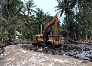 Alat Berat Dikerahkan di Titik Bencana Kabupaten Solok, Normalisasi Sungai dan Jalan Dikebut