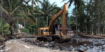 Alat Berat Dikerahkan di Titik Bencana Kabupaten Solok, Normalisasi Sungai dan Jalan Dikebut