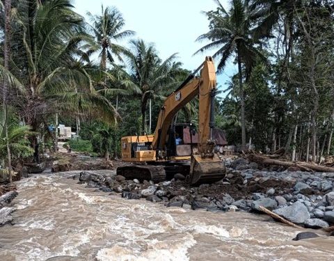 Alat Berat Dikerahkan di Titik Bencana Kabupaten Solok, Normalisasi Sungai dan Jalan Dikebut