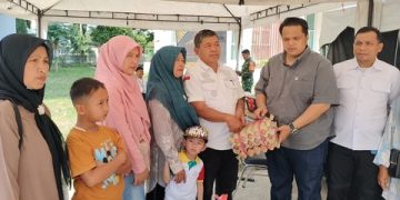 Wali Nagari Limau Lunggo Serahkan Bantuan untuk Korban Bencana Solok di Posko Utama Koto Baru