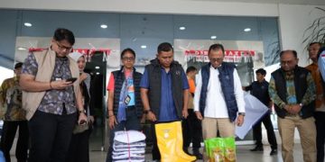 Bupati Solok Terima Bantuan untuk Korban Bencana dari Direksi Bank Nagari