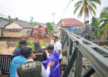 Bupati Solok Tinjau Pembangunan Jembatan Bailey di Jorong Sawah Suduik Selayo