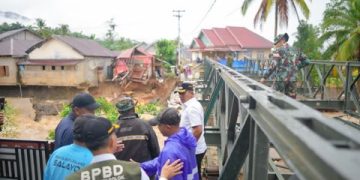 Bupati Solok Tinjau Pembangunan Jembatan Bailey di Jorong Sawah Suduik  Selayo