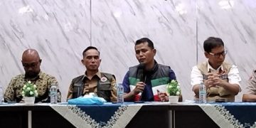 Bupati Solok Serahkan Bantuan Dana Tunggu Hunian untuk 300 Korban Bencana