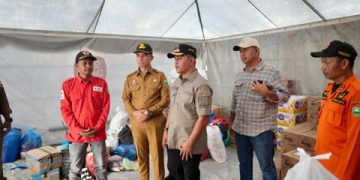 Bupati Solok Kunjungi Gudang Logistik Posko Utama Bencana Hidrometeologi di Kabupaten Solok