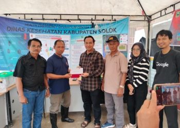 Dinas Kominfo Kab. Solok Salurkan Bantuan Tunai untuk Korban Bencana