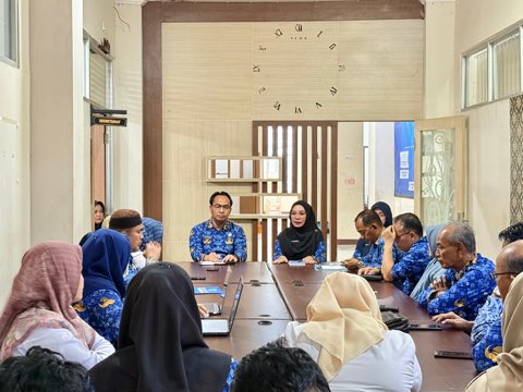 Pimpin Rapat Staf, Susi Sofianti Syaidani Tekankan Kerja Sama dan Kinerja