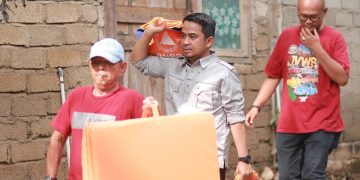 Wali Kota Solok Turun Langsung Salurkan Bantuan Logistik dan Peralatan dari BNPB) RI