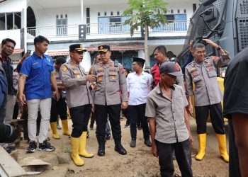 Polres Sijunjung Serahkan Bantuan Logistik Dalam Jumlah Besar di Kawasan Terdampak Banjir Bandang