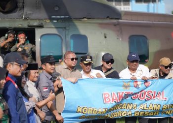 Wako dan Wawako Solok Menerima Bantuan untuk Masyarakat Terdampak Bencana dari Andre Rosiade
